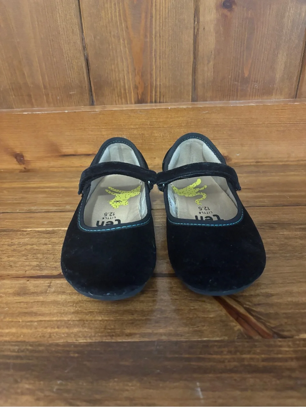 Ten Little Girls' Velvet Ballet Flats